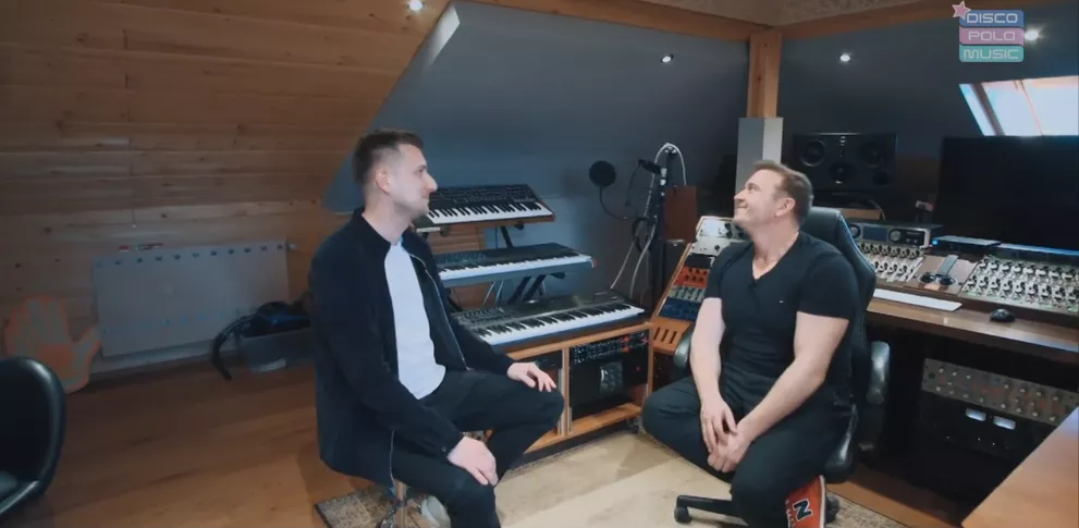 Radek Liszewski „Weekend„ mieszka w luksusie?! Gwiazdor disco polo pokazał publicznie swoje mieszkanie! [Zdjęcia]
